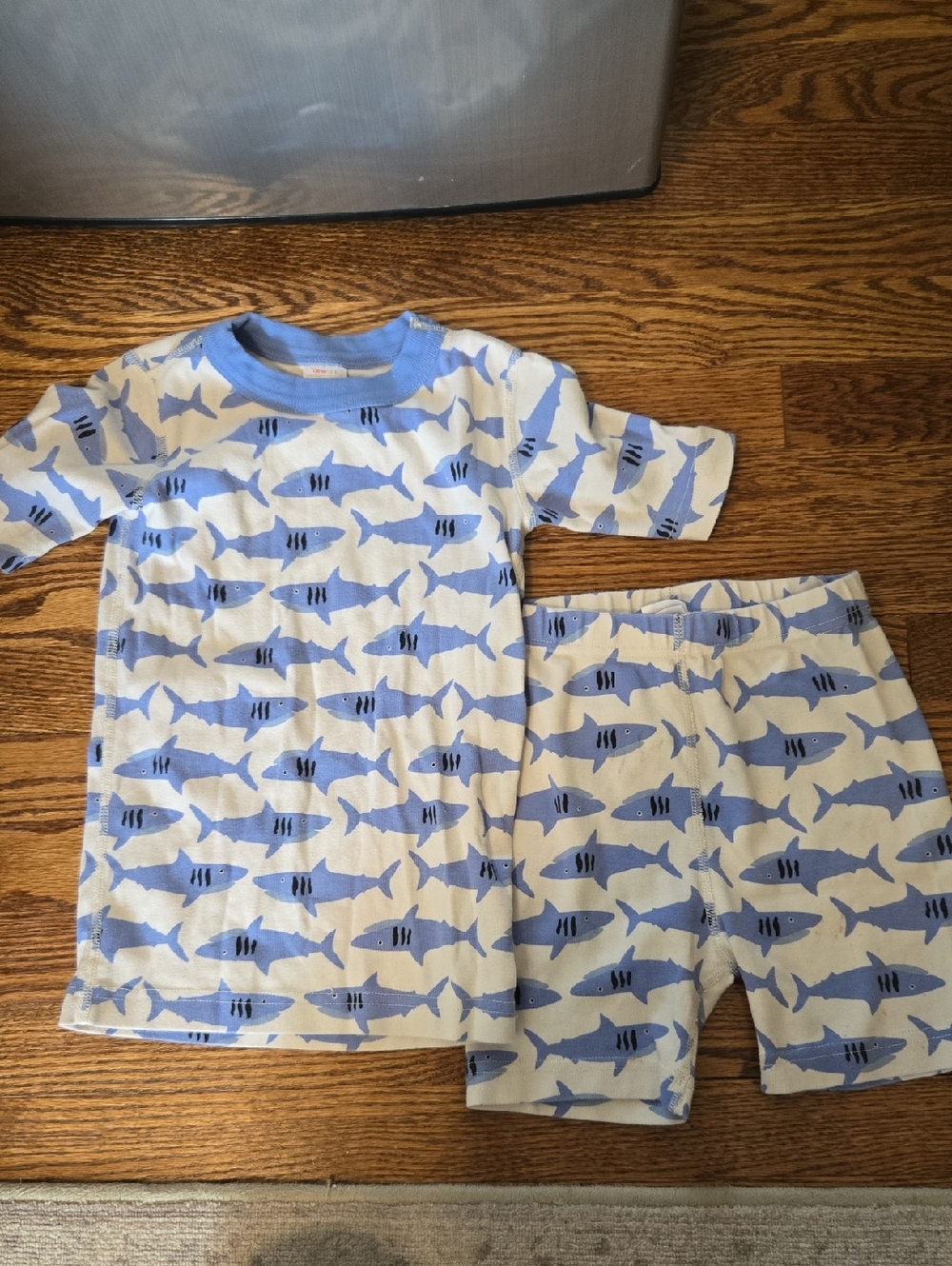 Hanna Andersson Blue Shark Print Kids Pajama Set - Short Sleeve & Shorts Size 8